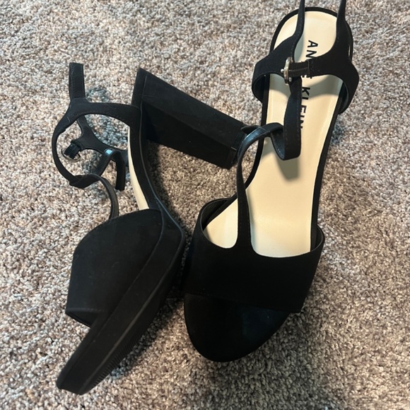 Anne Klein Women’s Heels (size 11) - Picture 2 of 3